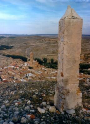 Blesa, a los pies del pilón de la Burilla