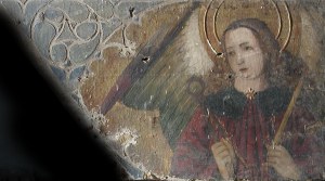 Ángel con atributos 
        de la Pasión. Gótico flamenco Aragón s.XV. Antes de su restauración.
