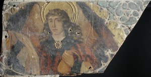Ángel con atributos 
        de la Pasión. Gótico flamenco Aragón s.XV. Antes de su restauración.
