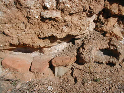 Detalle de muro de los restos de la obra de la ermita de Santiago