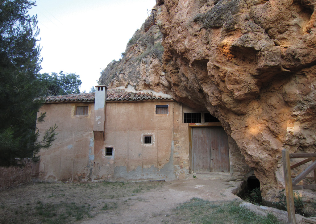 El molino que estuvo enteramente bajo la montaña