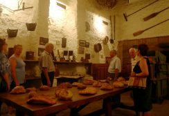 Blesinos de visita al museo del Pan
