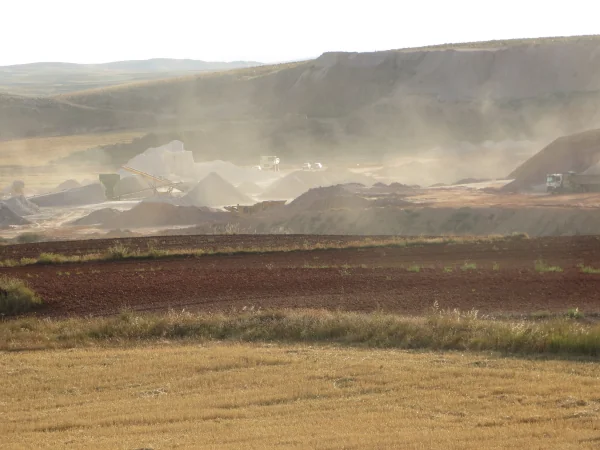 Mina a cielo abierto en el paraje de Otón en Monforte de Moyuela, muy próximo a donde se investigará.
