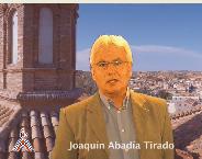 Joaquín Abadía presentando los vídeos documentales rodados en los años 80 por la Asociación Cultural Arbir Malena en Moyuela