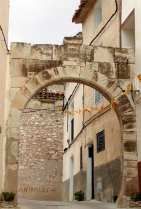 Puerta del horno y portal del antiguo casco urbano