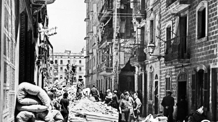 Calle de la Barceloneta tras un bombardeo  (Barcelona). A.N.C.